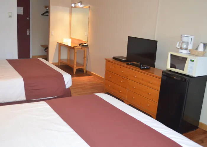 Canadas Best Value Inn- Riverview Hotel